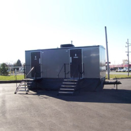 20-foot luxury restroom trailer for large events